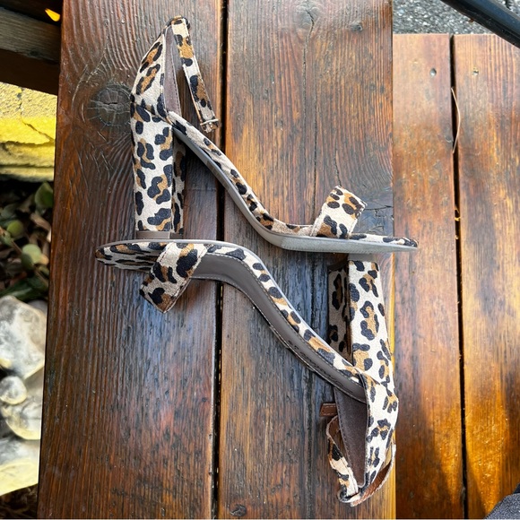 BRECKELLE'S LEOPARD PRINT SANDALS HEELS SIZE 7.5 - Picture 7 of 13